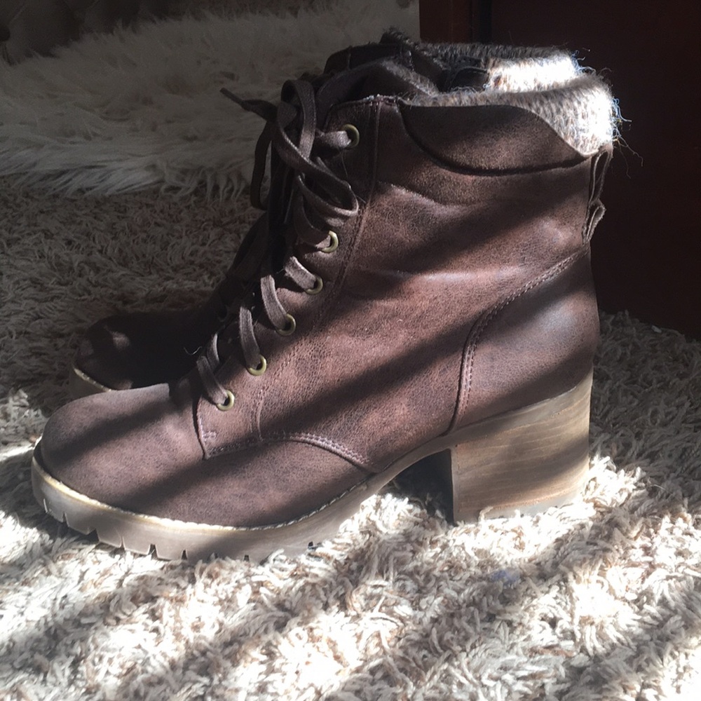boots - Picture 2 of 4